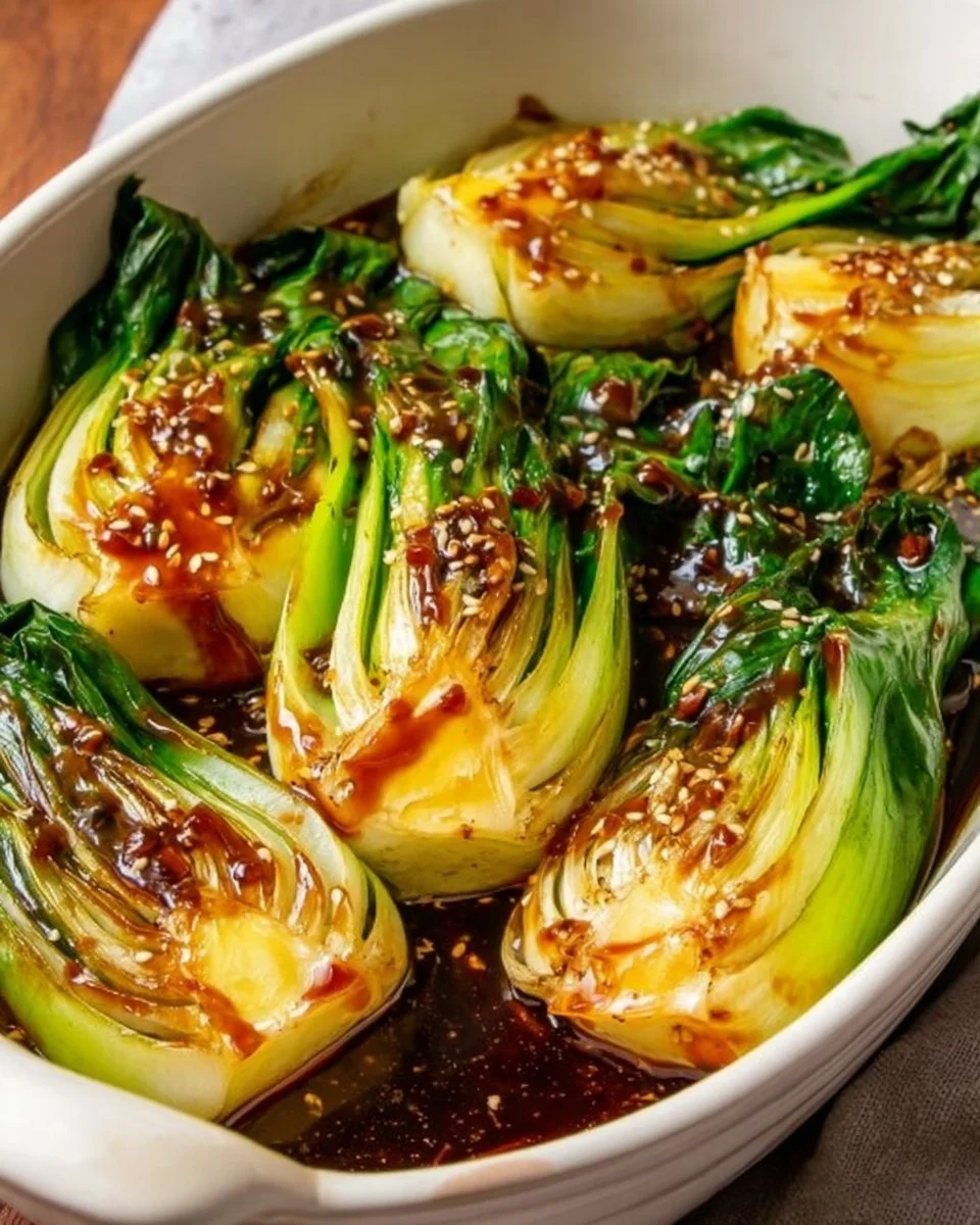 Einfacher Pak Choi zubereitet in 10 Minuten mit frischen Zutaten.